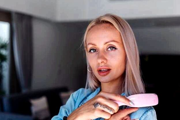 Як вибрати вирівнювач для волосся, щоб зберегти його природне здоров'я